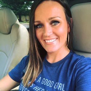 Meet your Posher, Tia